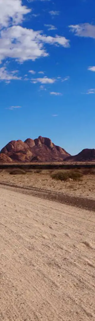 Berge inmitten der Wüste